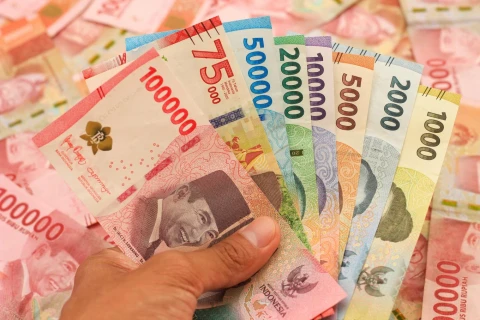 Rupiah Ditutup di Level Rp16.872 per Dolar AS, IHSG Anjlok
